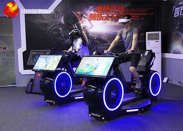 Bicicleta de exercício ostentando dos vidros VR do simulador a fichas interno da realidade virtual da bicicleta